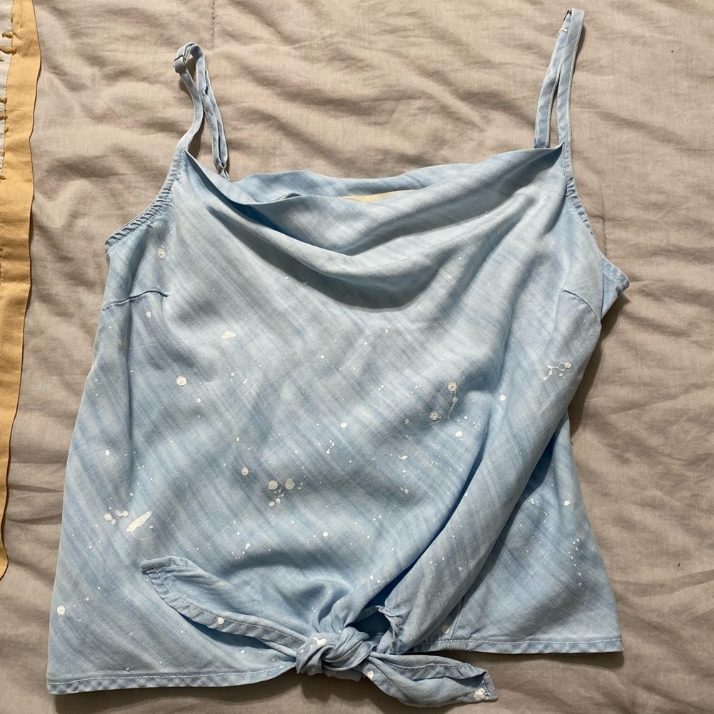 NWOT Cloth & Stone blue chambray tank top with tie and paint splatter small